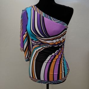 Cache one shoulder top